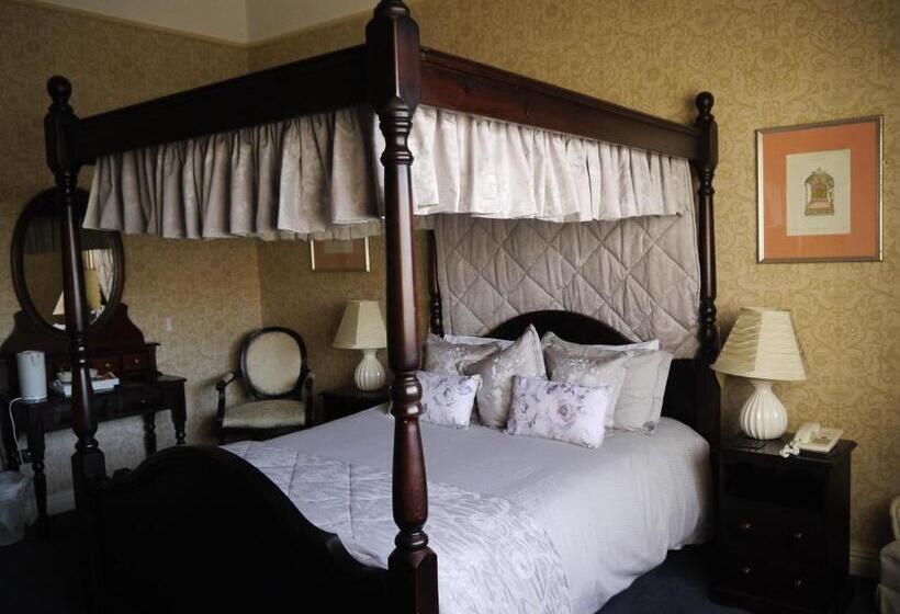 行政房间, The Bell