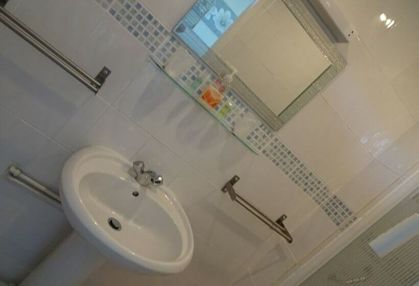 غرفة ديلوكس رباعية, The Heidi Bed & Breakfast