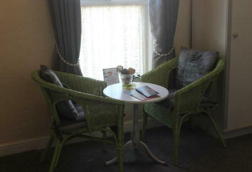 غرفة قياسية ثلاثية, The Heidi Bed & Breakfast