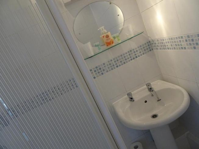 غرفة قياسية ثلاثية, The Heidi Bed & Breakfast