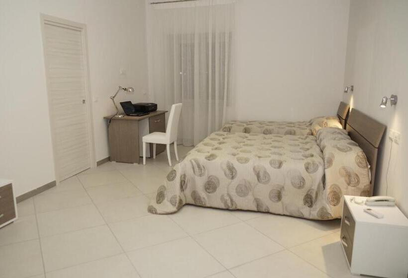 חדר סטנדרט לשלושה, Valleverde