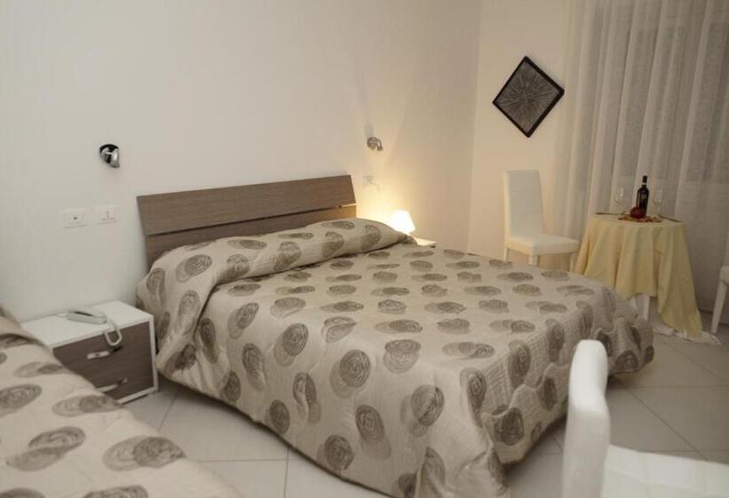 חדר סטנדרט לשלושה, Valleverde