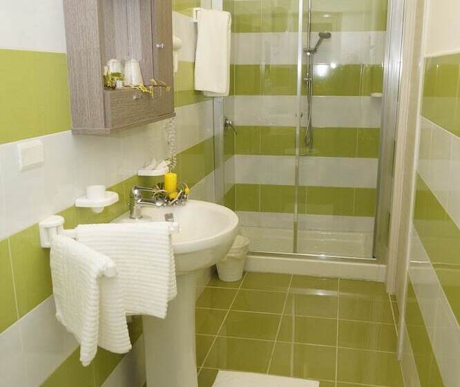 חדר קלאסי לשלושה, Valleverde