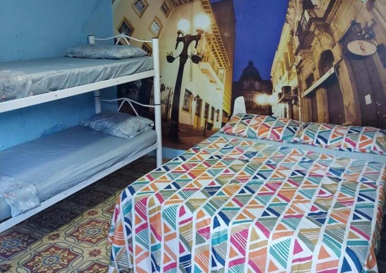 חדר משפחתי חדר אמבטיה משותף, Rolds Hostel