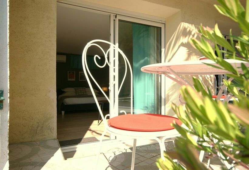 חדר סטנדרט, Couette Et Café