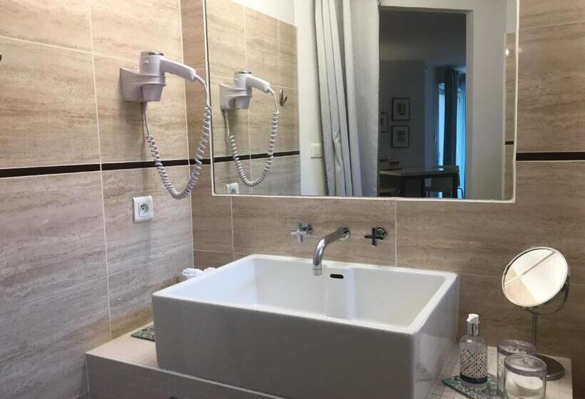 חדר סטנדרט לשלושה עם נוף לגינה, Couette Et Café