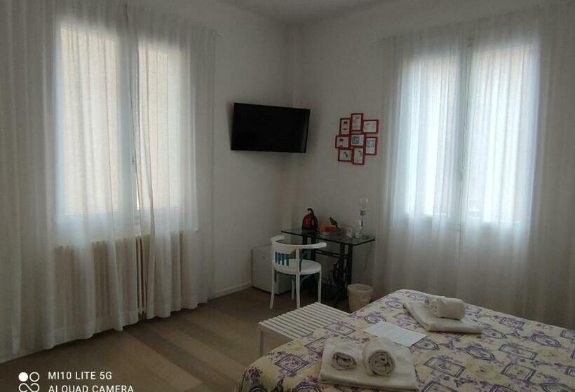 اتاق لوکس, Ramo Rosso Di Paolo Natalini