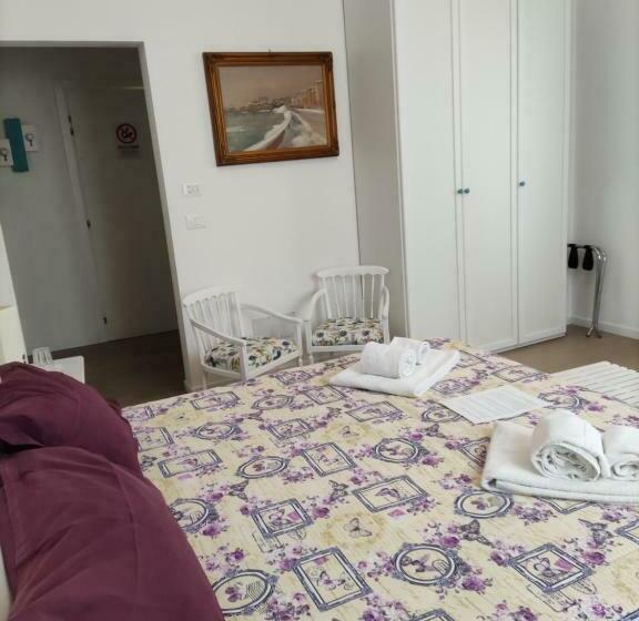 اتاق لوکس, Ramo Rosso Di Paolo Natalini