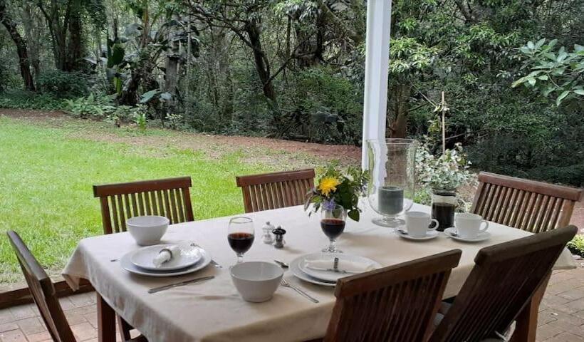 スタンダードスタジオ, Cybele Lodge Boutique Bed And Breakfast