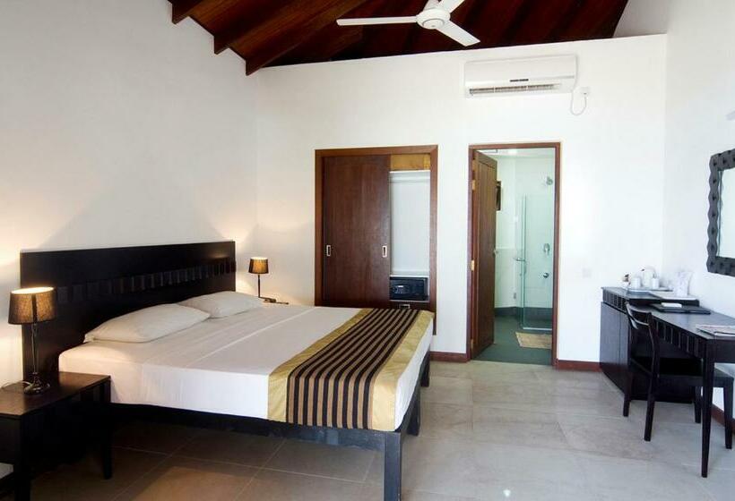 Standard Bungalow, Embudu Village Resort