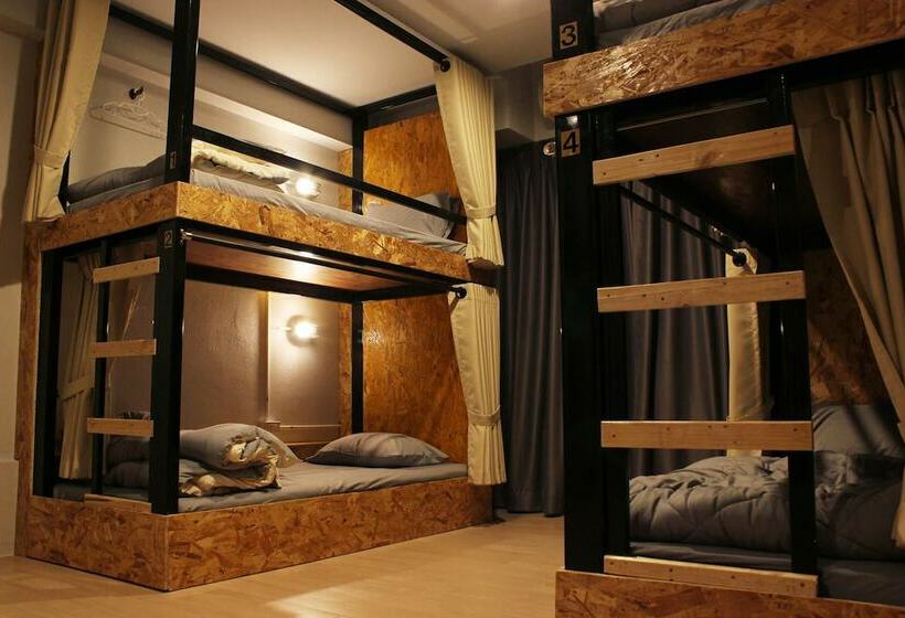 מיטה בחדר משותף, Fellow Hostel