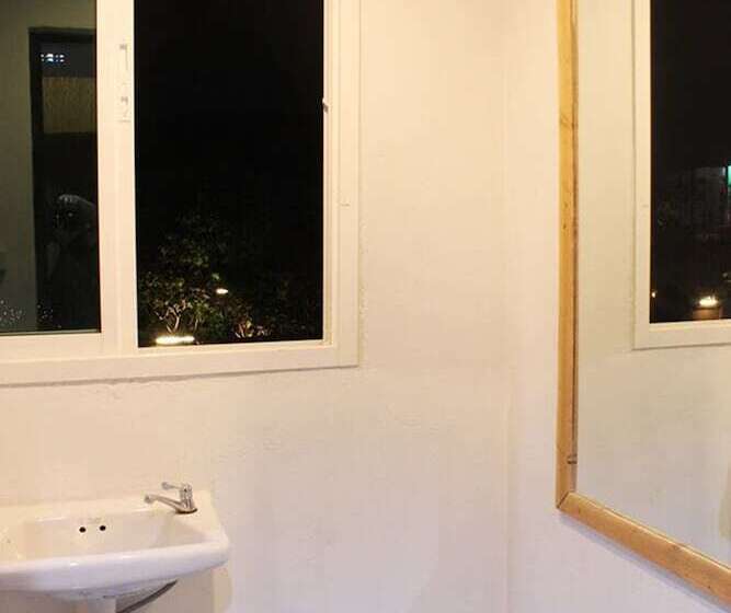 מיטה בחדר משותף, Fellow Hostel