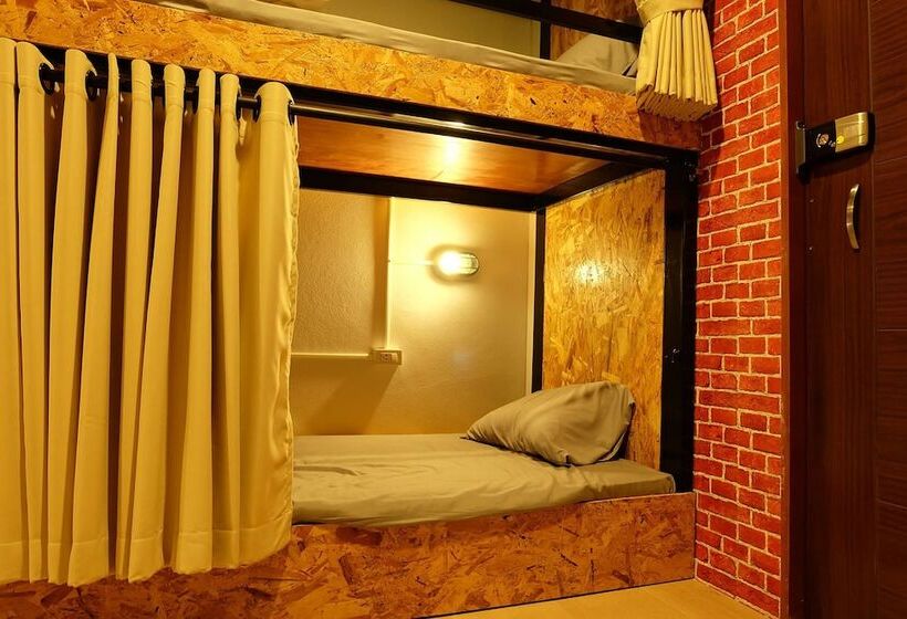 מיטה בחדר משותף, Fellow Hostel