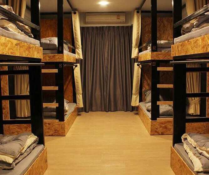 מיטה בחדר משותף, Fellow Hostel