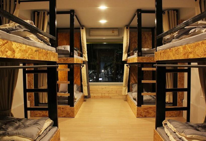 מיטה בחדר משותף, Fellow Hostel