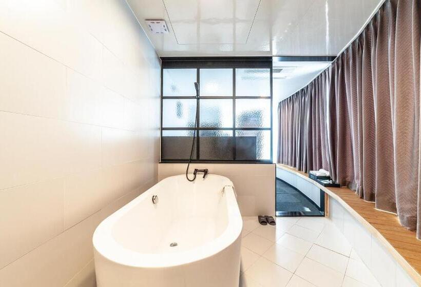 豪华房间, Gangneung Tourist