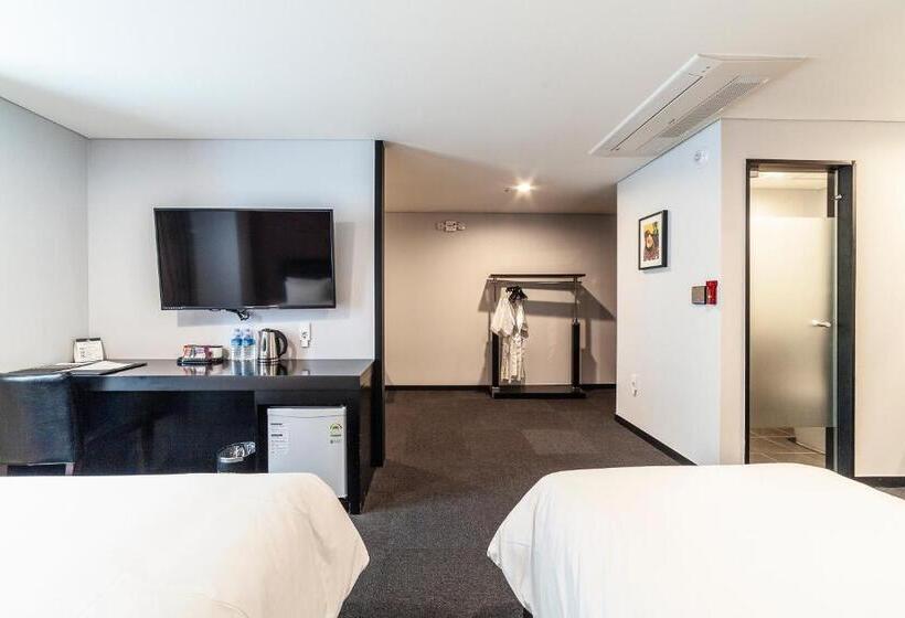 豪华三人间, Gangneung Tourist