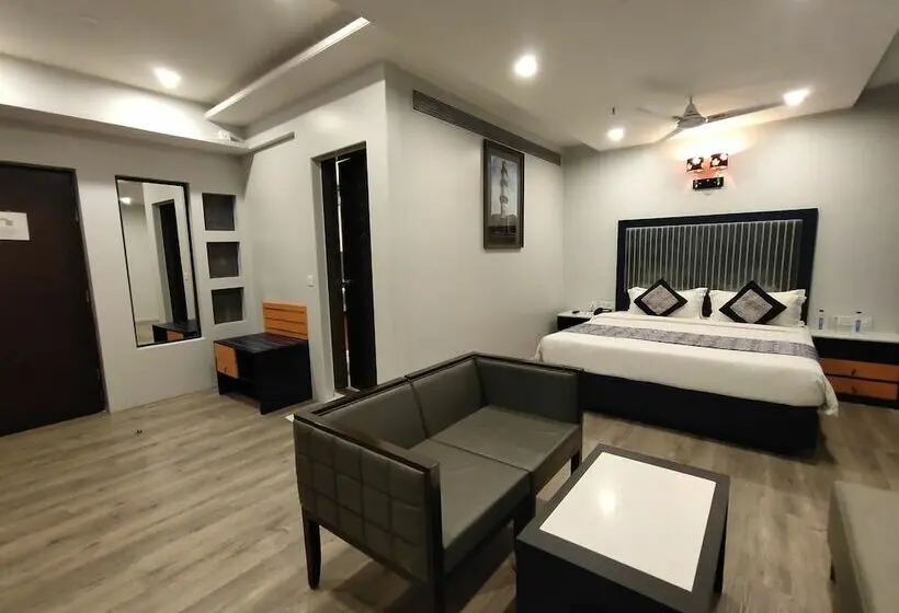 スタンダードスタジオ, Regenta Inn Vadodara, 500m From Railway Station