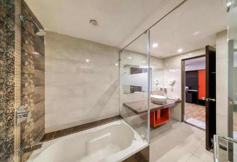 סוויטה, Regenta Inn Vadodara, 500m From Railway Station