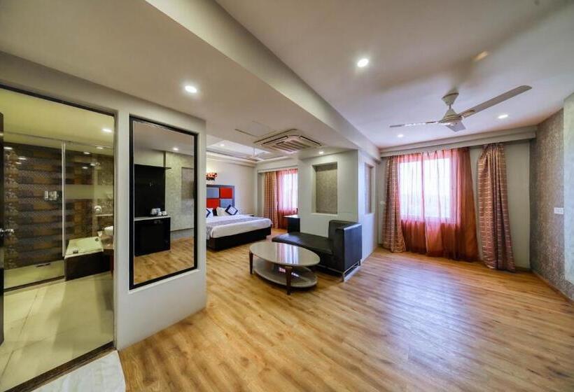 סוויטה, Regenta Inn Vadodara, 500m From Railway Station