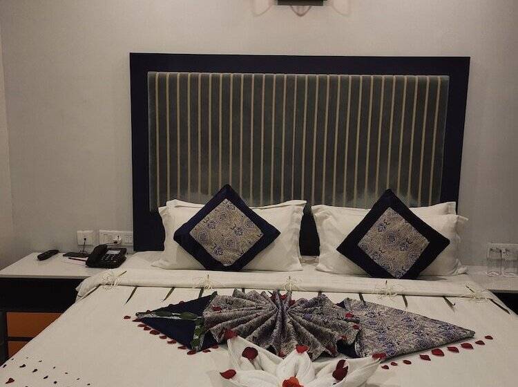 סוויטה, Regenta Inn Vadodara, 500m From Railway Station