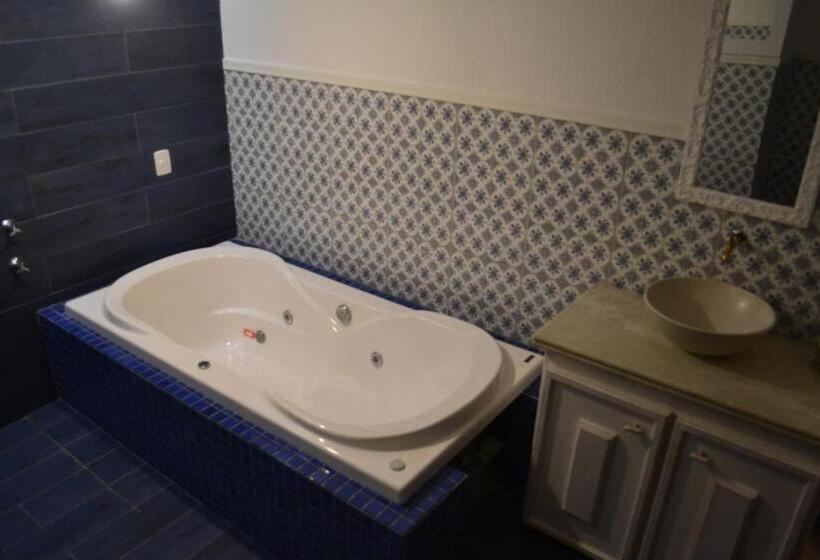 اتاق پریمیوم چهارنفره, Santuario Das Aguias