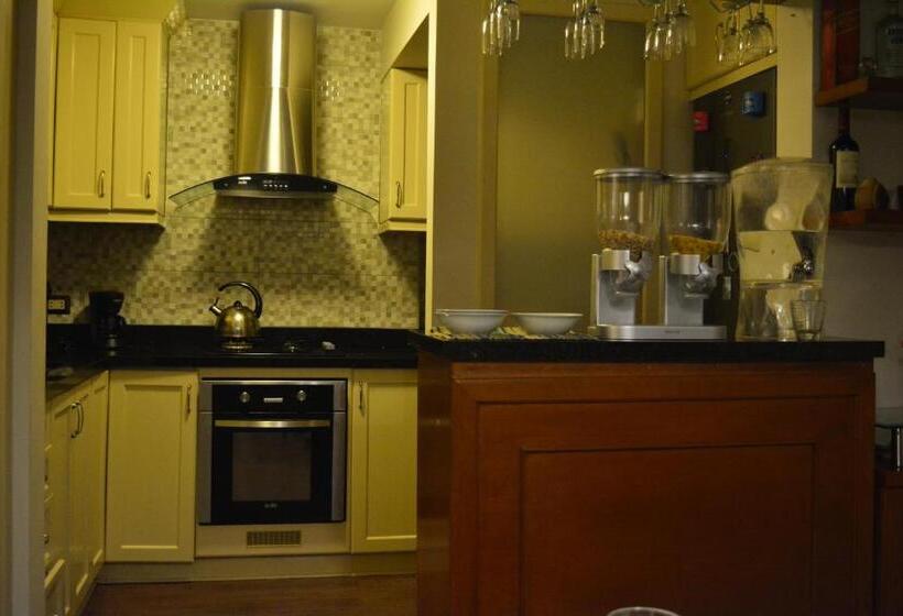 اتاق استاندارد, Kangaroo Wasi Airport Bed & Breakfast
