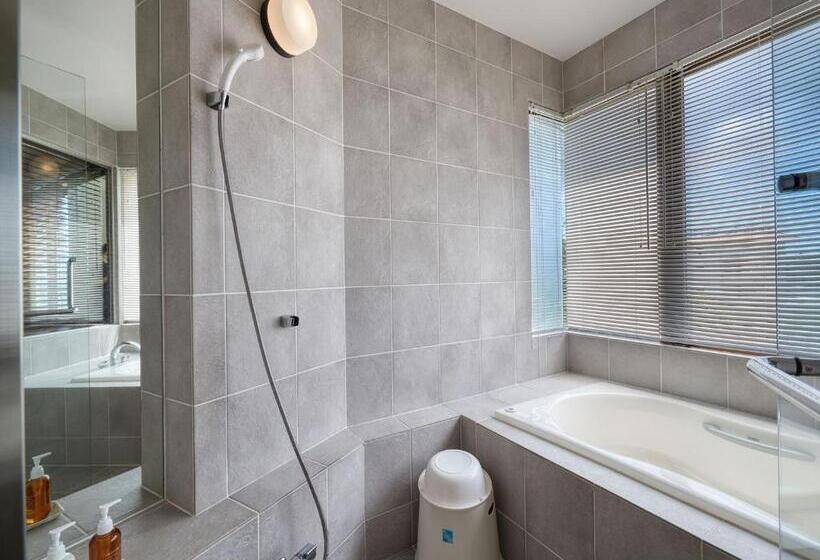 غرفة ديلوكس مطلّة علي البحر, La Casa Panacea Okinawa Resort