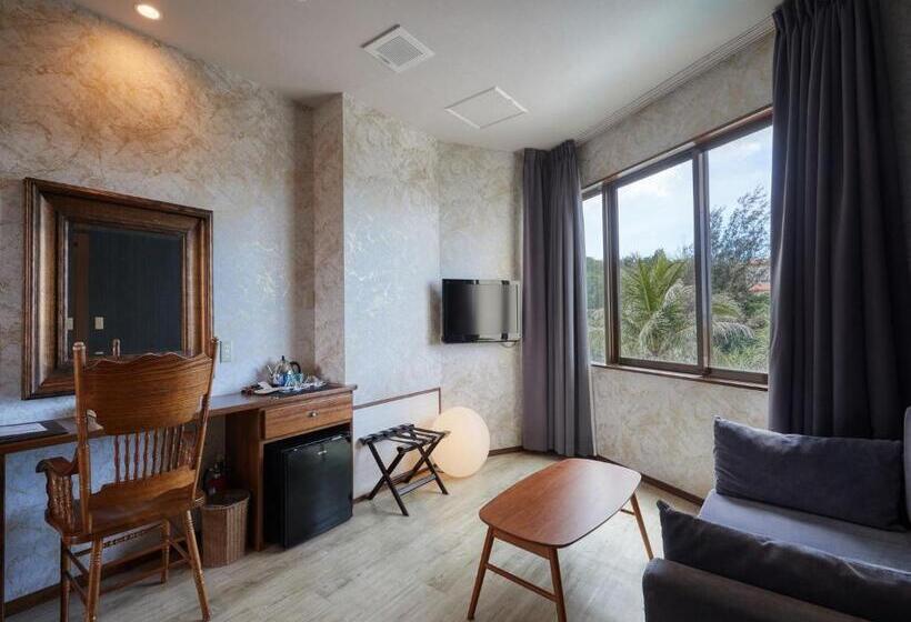 اتاق لوکس با چشم‌انداز دریا, La Casa Panacea Okinawa Resort