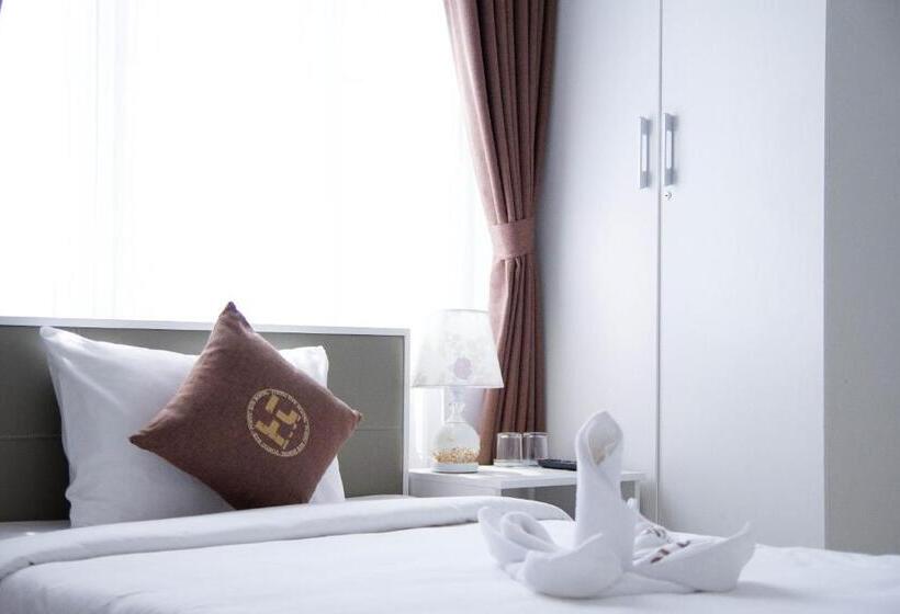 اتاق استاندارد سه نفره, Poetic Hue Hotel & Spa