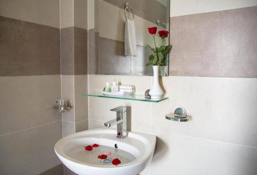 اتاق لوکس با بالکن, Poetic Hue Hotel & Spa