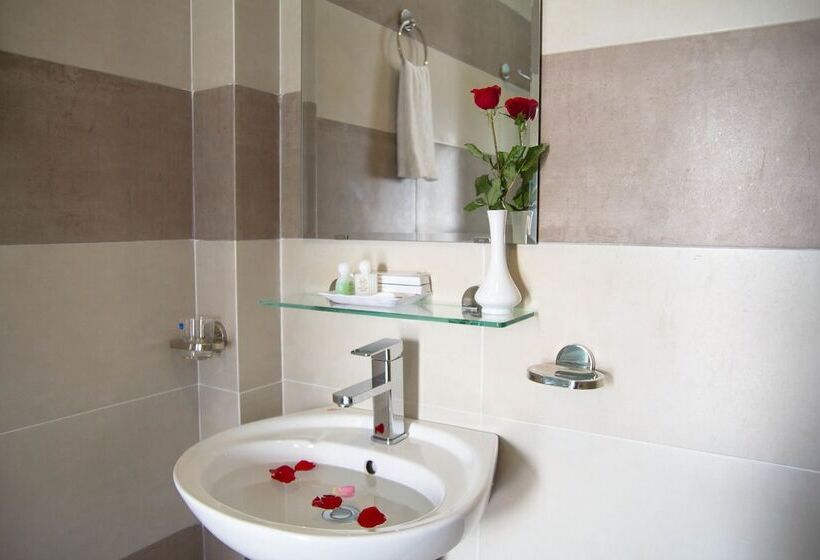 اتاق استاندارد سه نفره, Poetic Hue Hotel & Spa