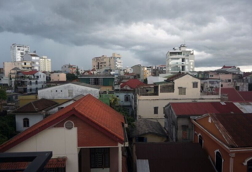 اتاق استاندارد سه نفره, Poetic Hue Hotel & Spa