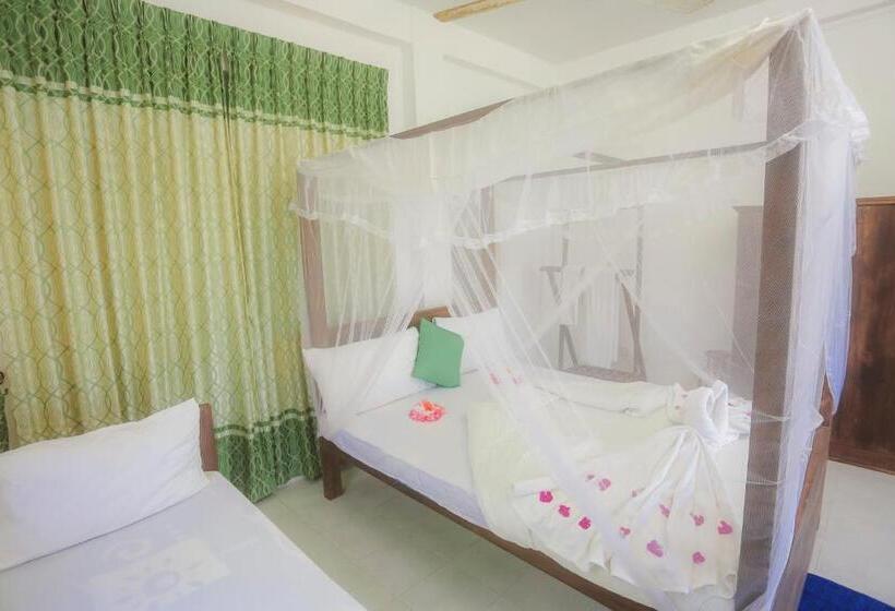 اتاق سه نفره سوپریور با چشم‌انداز دریا, Dinuda Resort