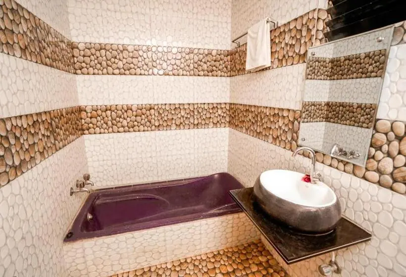 اتاق استاندارد با تخت بزرگ, Bhakti, Rajkot