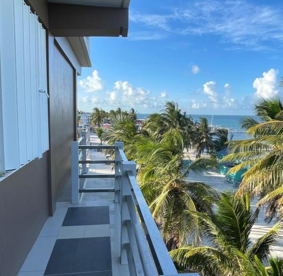 غرفة قياسية مطلّة علي البحر, Caye Caulker Beach