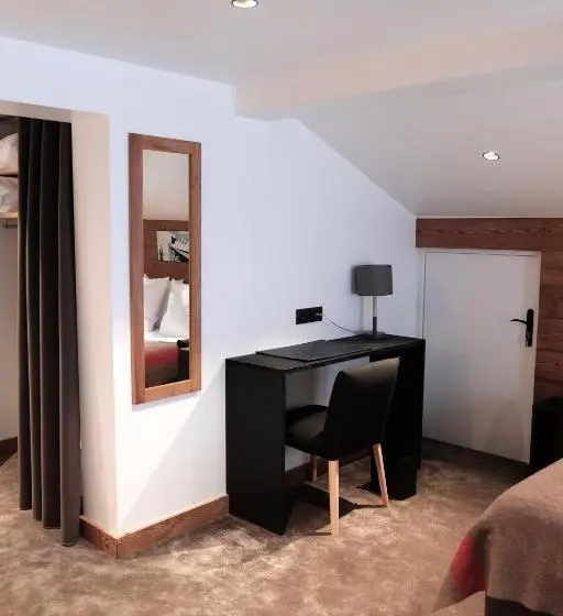 اتاق استاندارد چهار تخته, Hôtel La Grande Lanière