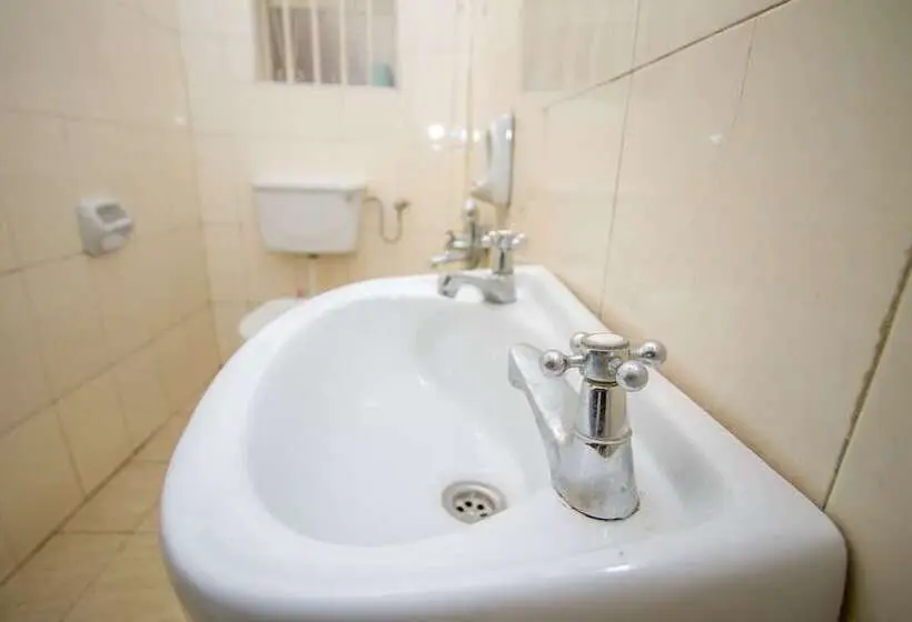 اتاق استاندارد, Kings Hotel Kabale