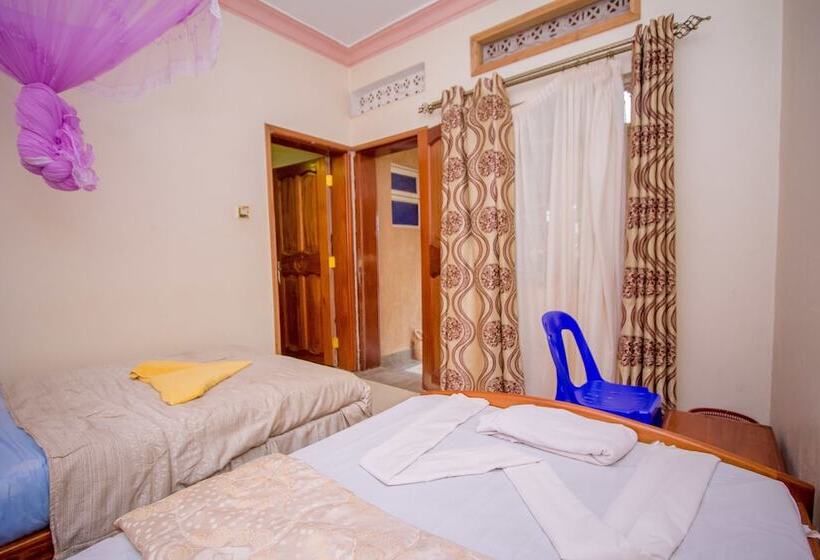 اتاق استاندارد سه نفره, Kings Hotel Kabale