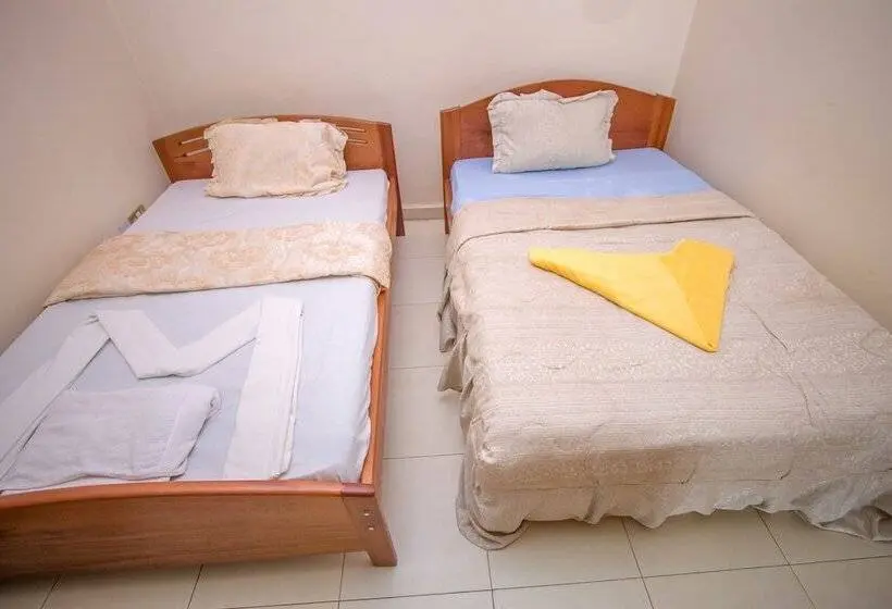 اتاق استاندارد سه نفره, Kings Hotel Kabale