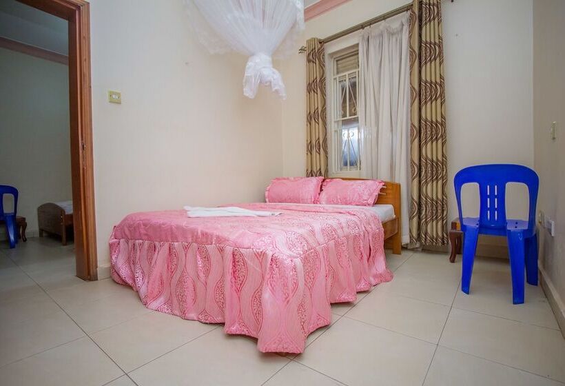 اتاق استاندارد سه نفره, Kings Hotel Kabale