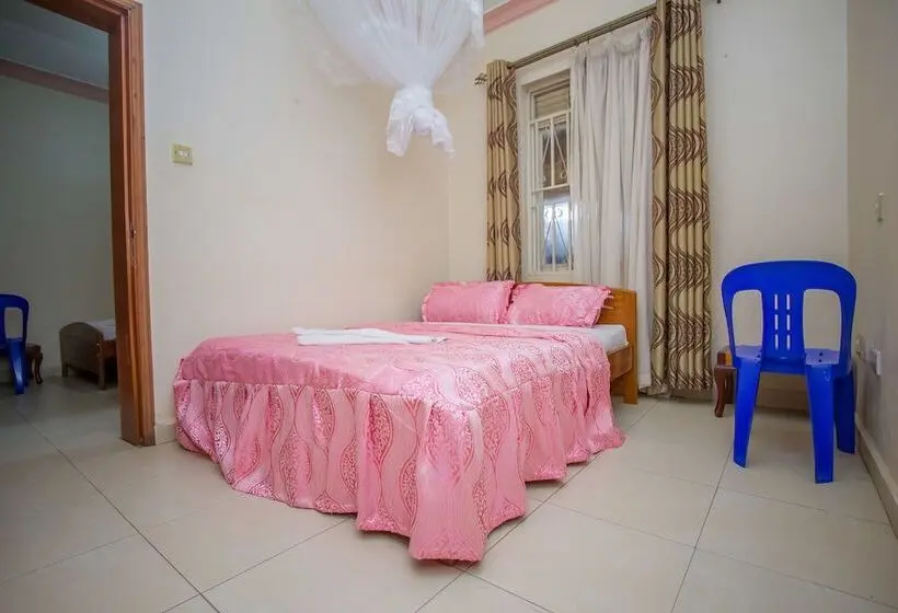 اتاق استاندارد سه نفره, Kings Hotel Kabale