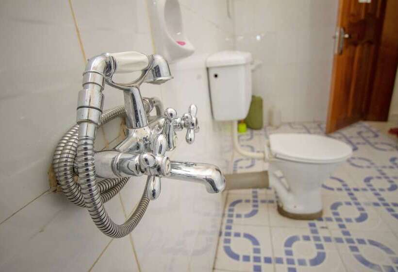 اتاق خانوادگی, Kings Hotel Kabale