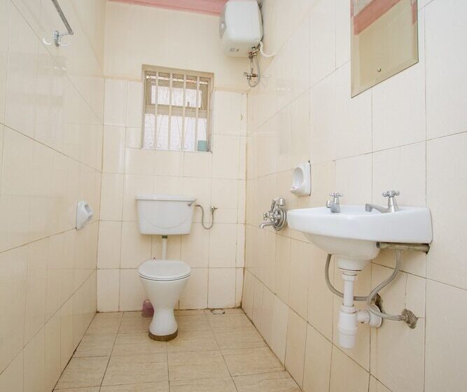 اتاق خانوادگی, Kings Hotel Kabale