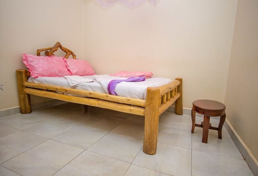 اتاق خانوادگی, Kings Hotel Kabale