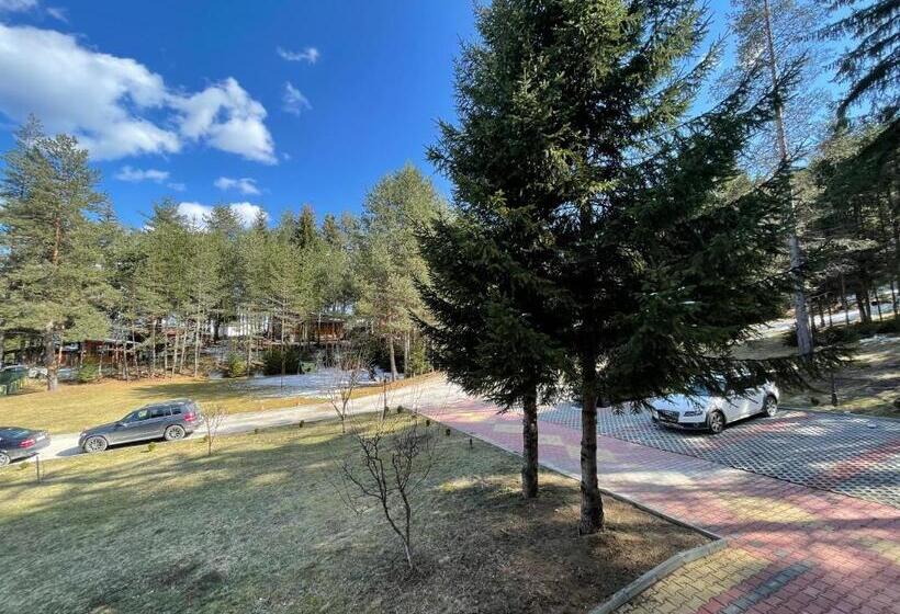 חדר סטנדרט לשלושה עם מרפסת, Merdjan