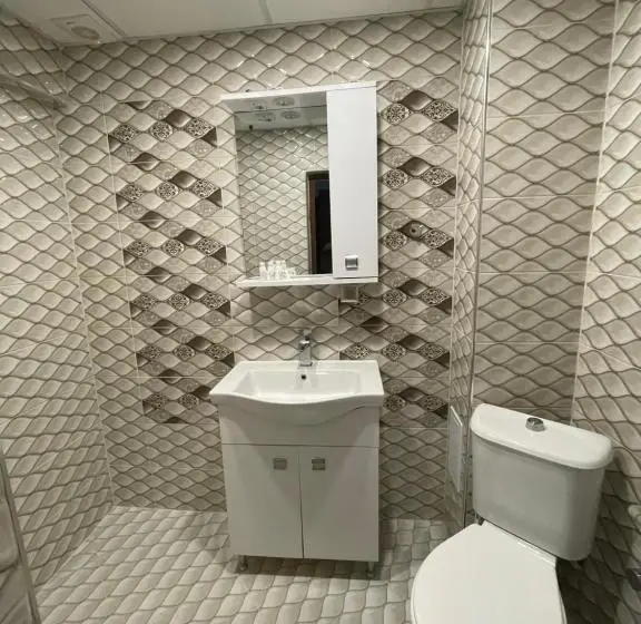 Habitació Triple Estàndard amb Balcó, Merdjan