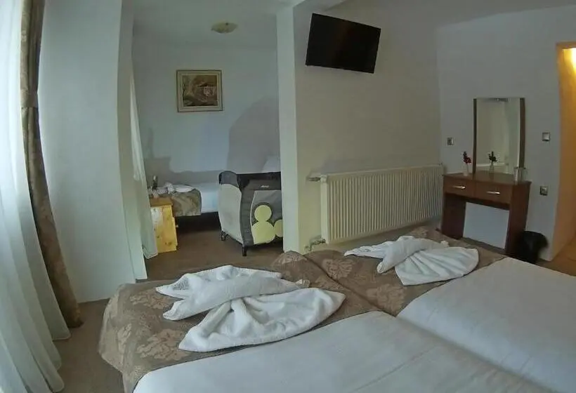 Habitació Triple Estàndard amb Balcó, Merdjan