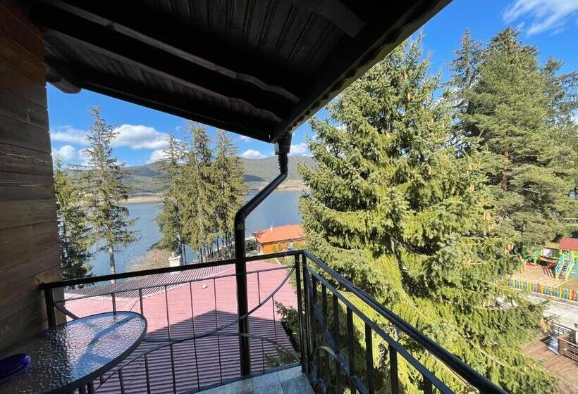 חדר סטנדרט לשלושה עם מרפסת, Merdjan