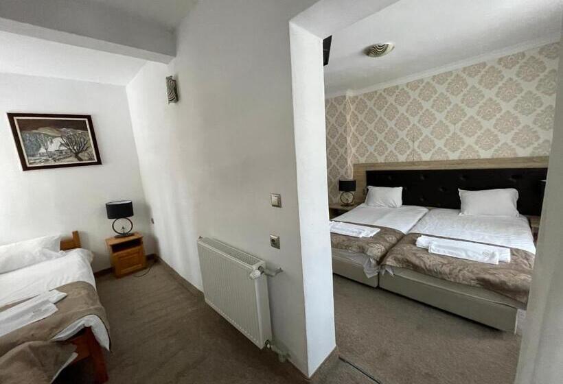 חדר לארבעה סטנדרטי עם מרפסת, Merdjan